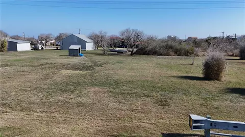 628 Third St, Bayside, TX 78340 photo 4