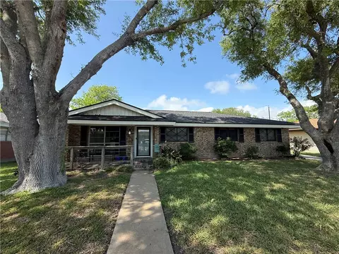 205 Driftwood Dr, Portland, TX 78374