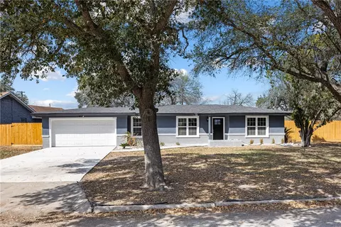 615 E Ligustrum Blvd, Robstown, TX 78380
