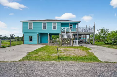 70 W Castle Oak Ln, Rockport, TX 78382