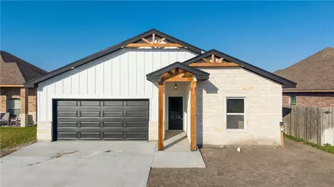 2911 Alice Ln, Kingsville, TX 78363