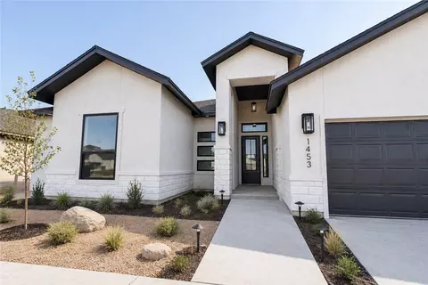 1453 Lois Chesney St, Corpus Christi, TX 78415