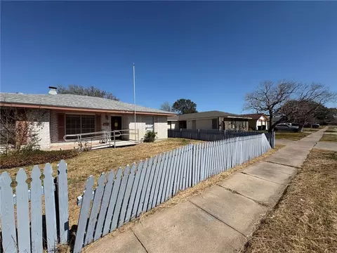 3626 Capri Dr, Corpus Christi, TX 78415