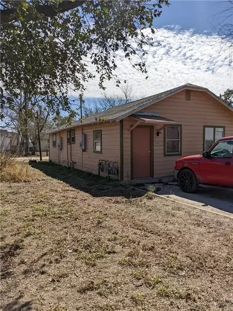 Exterior - 319 S Nueces St, Mathis, TX 78368 photo 4 of 4