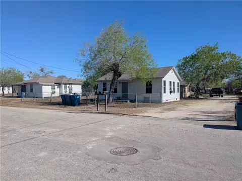Exterior - 319 S Nueces St, Mathis, TX 78368 photo 1 of 4
