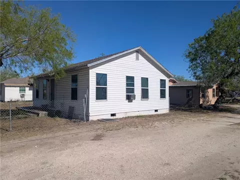 Exterior - 319 S Nueces St, Mathis, TX 78368 photo 2 of 4