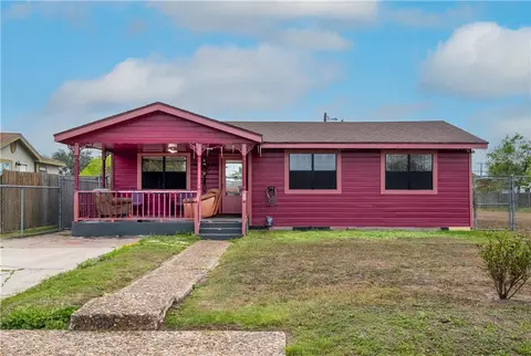 612 E Avenue E, Robstown, TX 78380