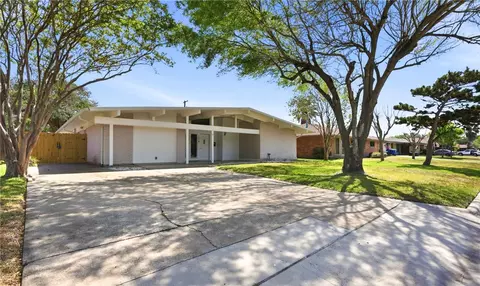 124 E Janin Cir, Portland, TX 78374