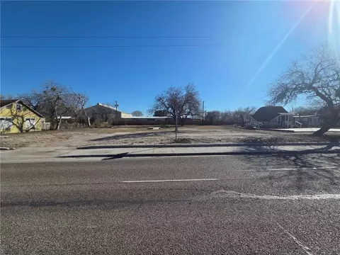 1245 E King Ave, Kingsville, TX 78363