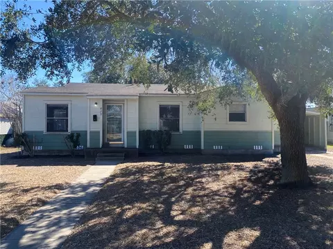 829 E Hoffman Ave, Kingsville, TX 78363