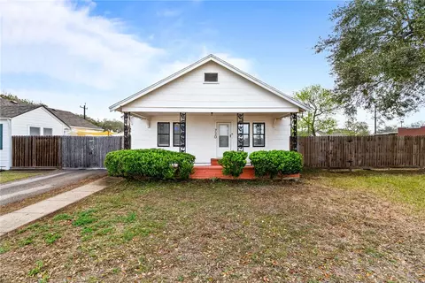 720 Mcintyre Ave, Taft, TX 78390