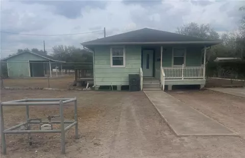 215 W 4th St, Alice, TX 78332