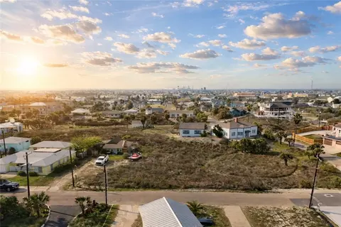 116 S 12th St, Port Aransas, TX 78373