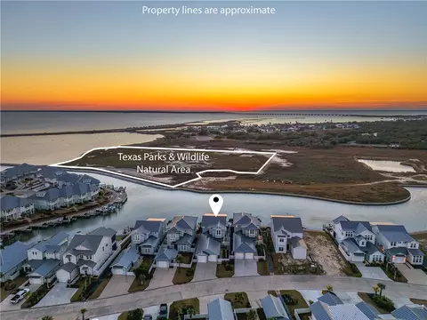 145 Foxtail Ln, Rockport, TX 78382