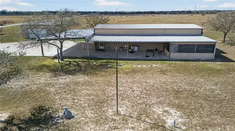 125 Rooke Rd, Woodsboro, TX 78393
