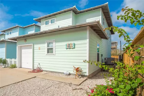 318 S Station St #8, Port Aransas, TX 78373