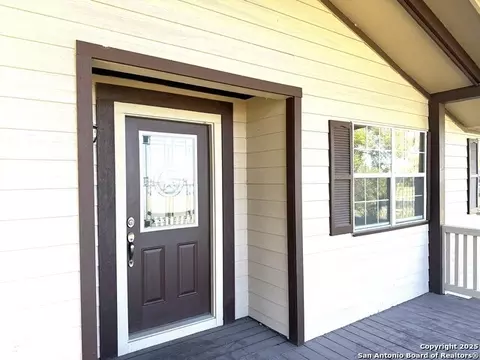 305 W Youst St, Beeville, TX 78102