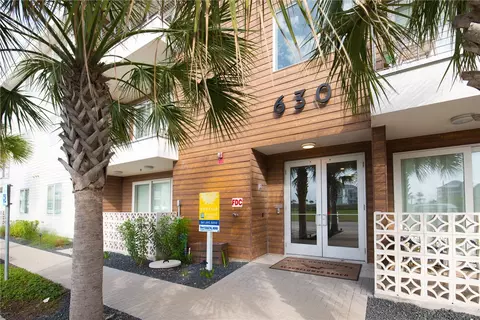630 Center Sq W #304, Port Aransas, TX 78373
