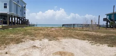 55 Belaire Dr, Rockport, TX 78382