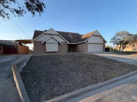13729 River Forest Dr, Corpus Christi, TX 78410