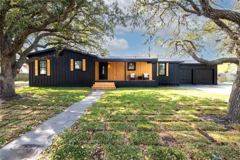 1012 E Main, Sinton, TX 78387