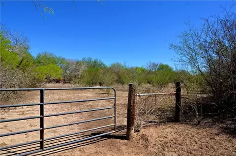 4972 County Road 324, Beeville, TX 78102