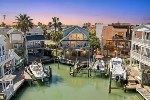 1000 Private Rd E, Port Aransas, TX 78373