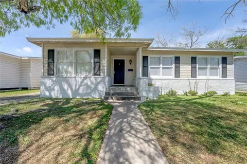910 Wilshire Pl, Corpus Christi, TX 78411