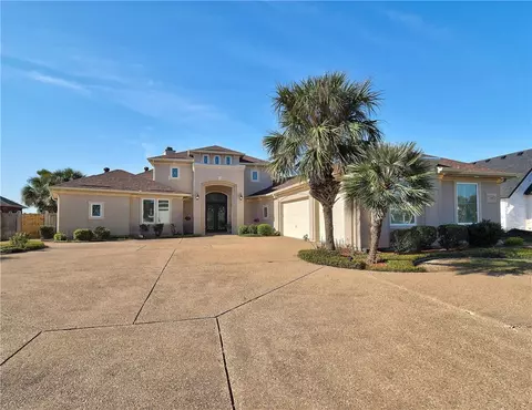104 Pine Valley Dr, Portland, TX 78374