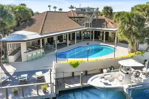 2303 Edgewater Ct, Rockport, TX 78382
