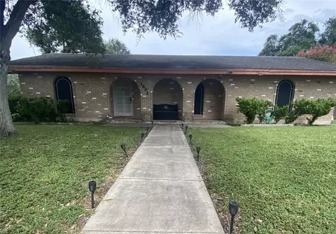 1601 Andrea St, Alice, TX 78332