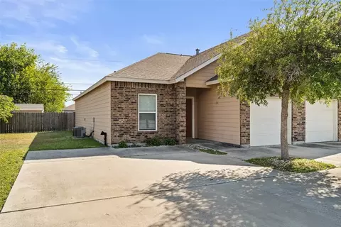 909 Moore Ave, Portland, TX 78374