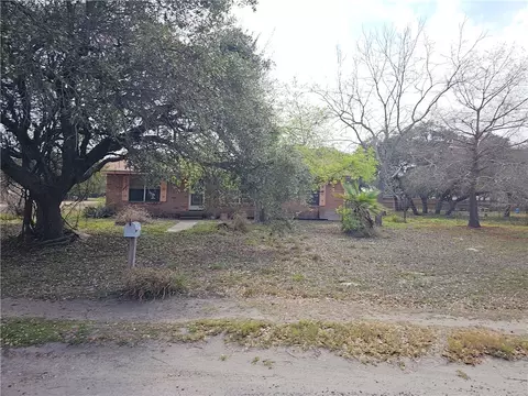 261 N 11th St, Aransas Pass, TX 78336