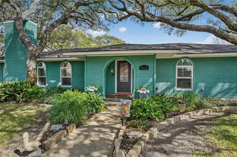 1106 S Paisano Dr, Rockport, TX 78382