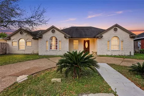 1109 Green Field Dr, Corpus Christi, TX 78405