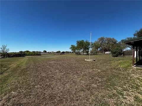 Exterior - 137 Harbor Cir, Mathis, TX 78368 photo 7 of 13