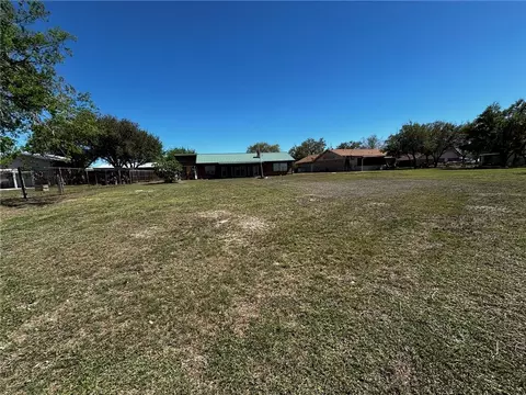 Exterior - 137 Harbor Cir, Mathis, TX 78368 photo 10 of 13