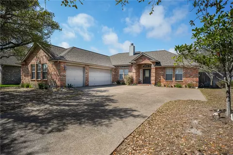 461 Augusta Dr, Rockport, TX 78382