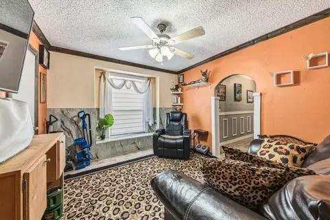Living - 1205 Hwy 44 Hwy W, San Diego, TX 78384 photo 3 of 4
