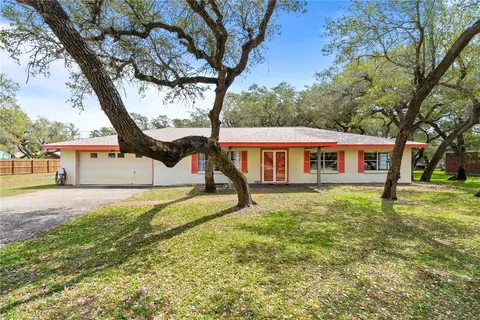 34 Redbird Trl, Rockport, TX 78382