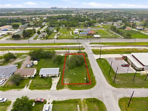 102 Marilyn Dr, Gregory, TX 78359 photo 2