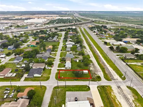 102 Marilyn Dr, Gregory, TX 78359 photo 8