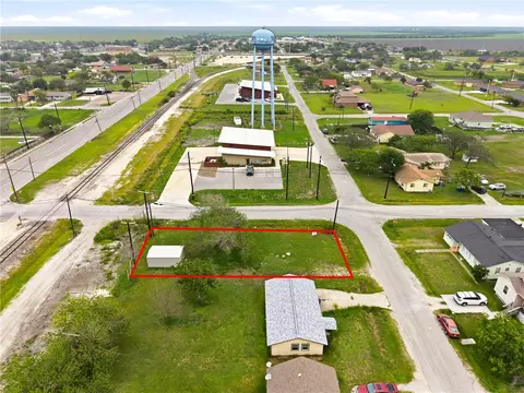 102 Marilyn Dr, Gregory, TX 78359 photo 5