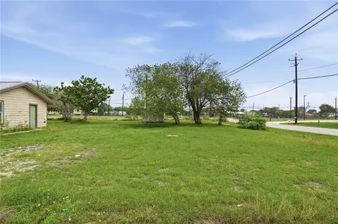 102 Marilyn Dr, Gregory, TX 78359