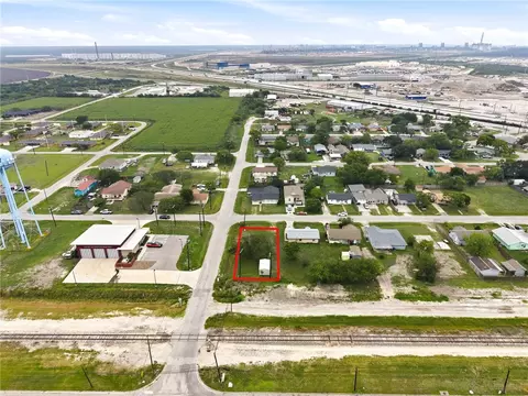 102 Marilyn Dr, Gregory, TX 78359 photo 9