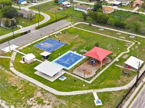 102 Marilyn Dr, Gregory, TX 78359 photo 11