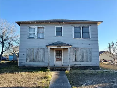 719 W Kleberg Ave, Kingsville, TX 78363