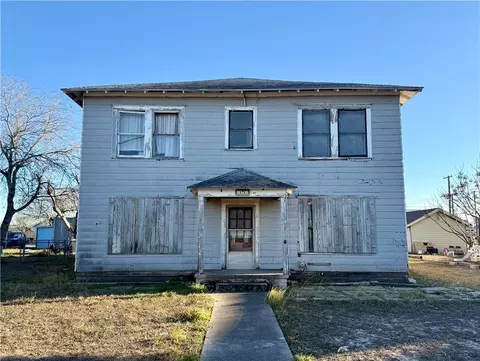 719 W Kleberg Ave, Kingsville, TX 78363