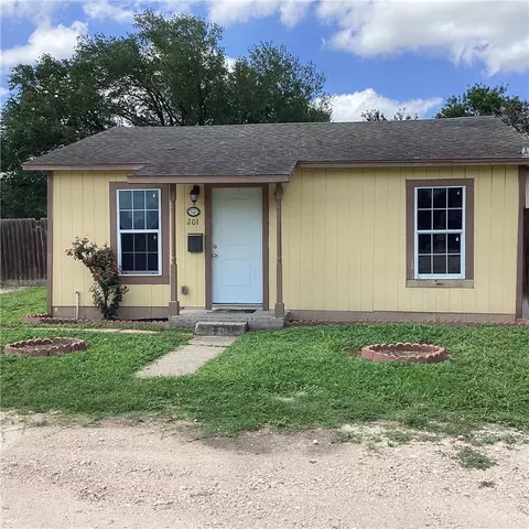 201 E 9th St, Alice, TX 78332