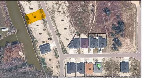 125 Heritage Park Dr, Rockport, TX 78382